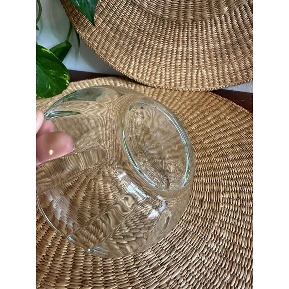 Small glass scalloped bowl - Picture 8 of 8